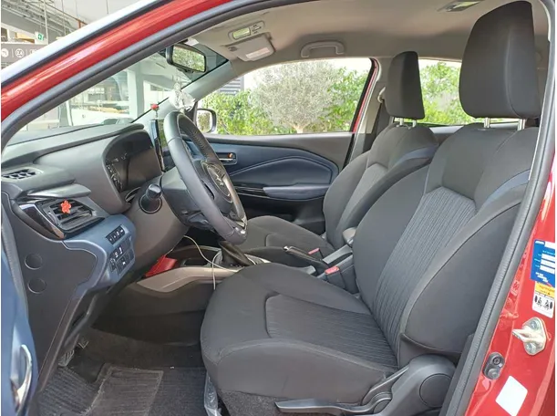 Car image 12