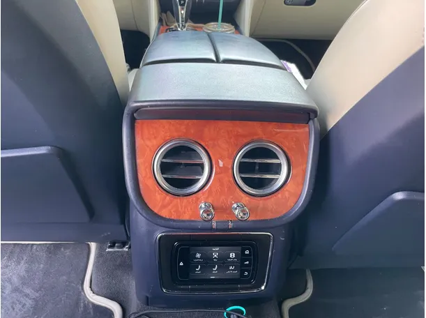 Car image 29