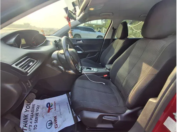 Car image 12