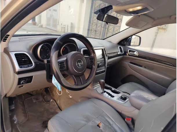 Car image 13