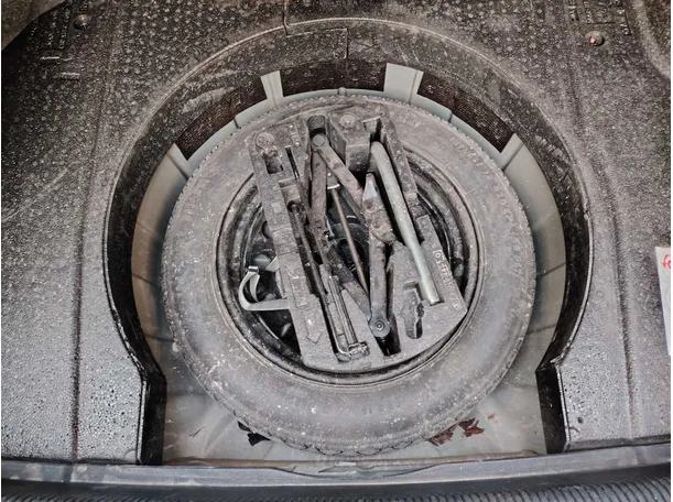Car image 28