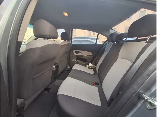 Car image 13