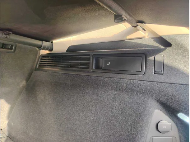 Car image 29