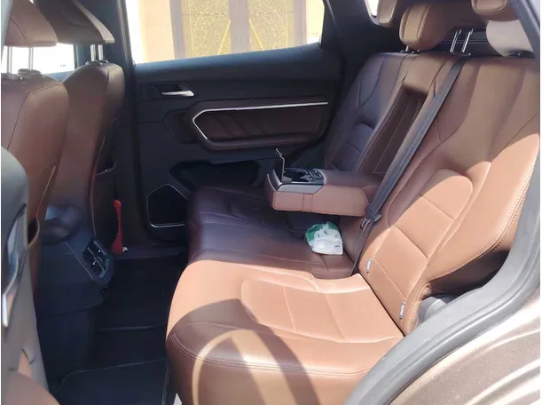 Car image 16