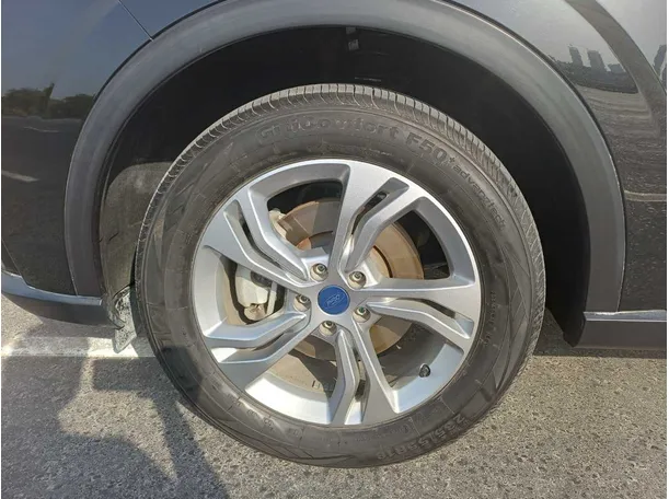 Car image 9