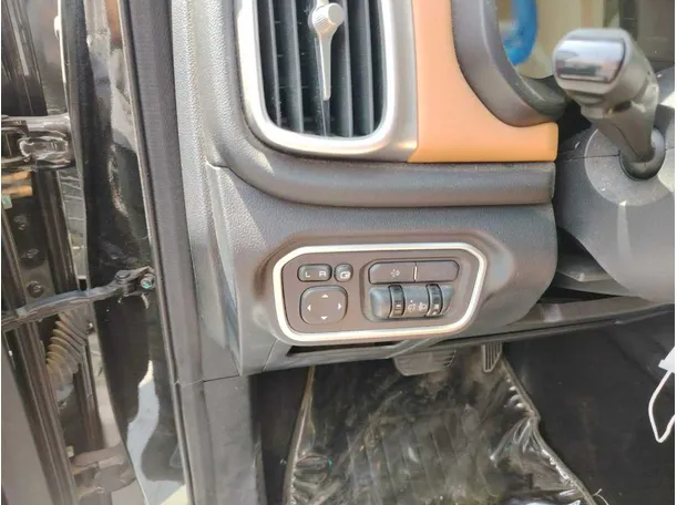 Car image 35