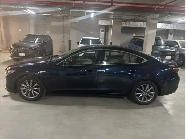 Car image 8