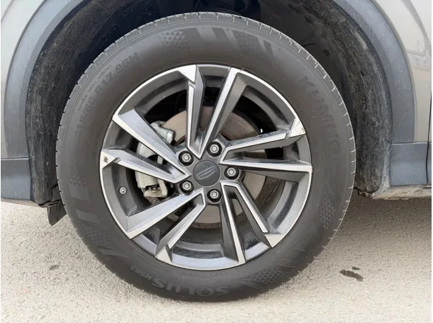 Car image 10