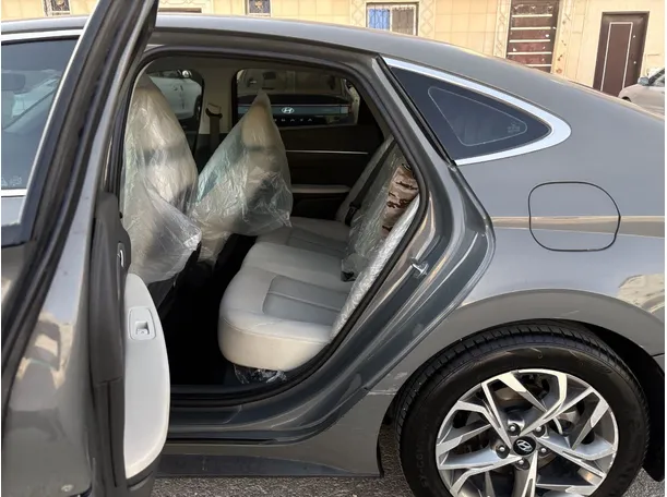 Car image 15