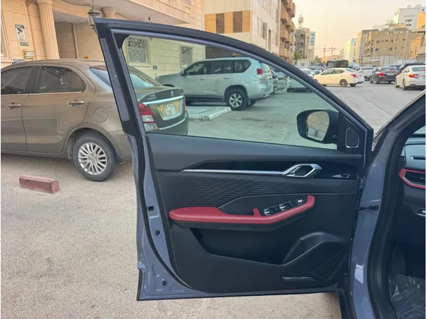 Car image 10