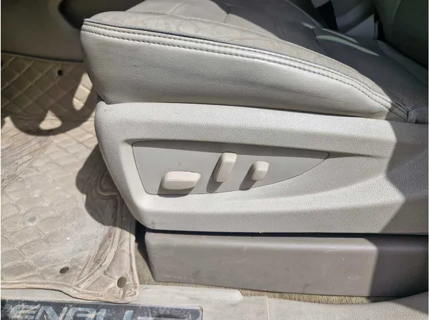 Car image 23
