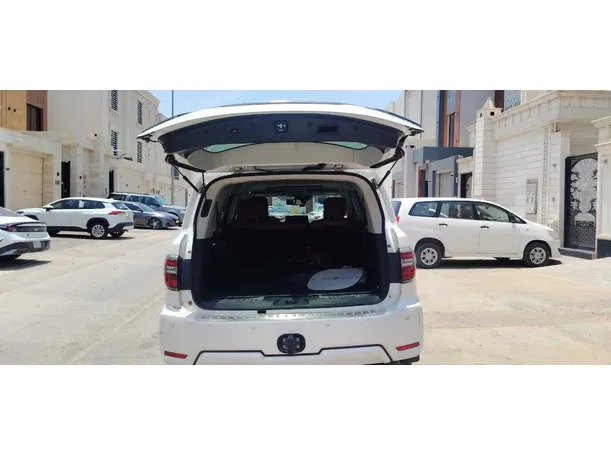 Car image 23