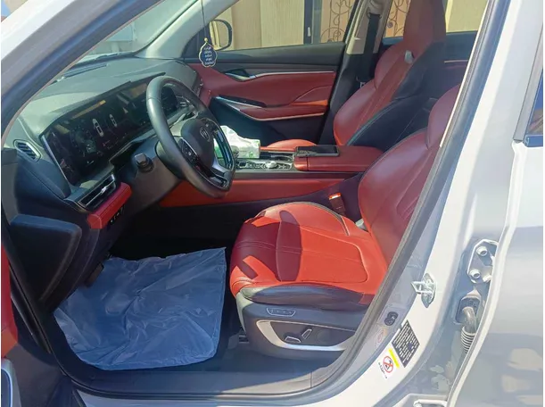 Car image 14
