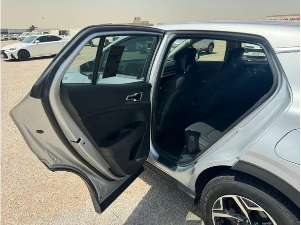 Car image 13
