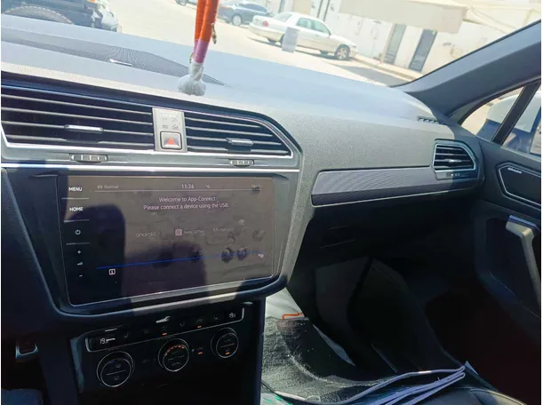 Car image 28