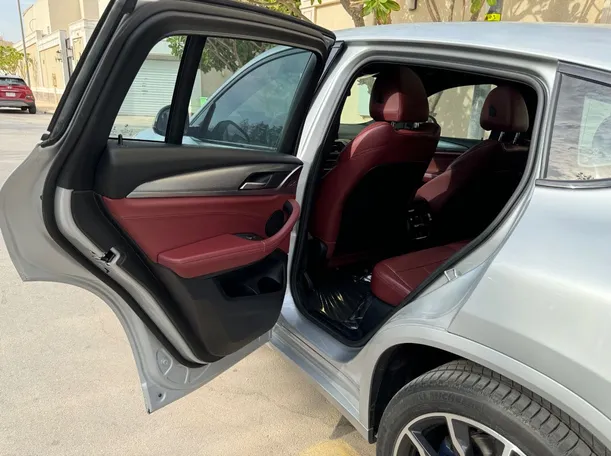 Car image 11