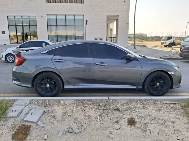 Car image 8