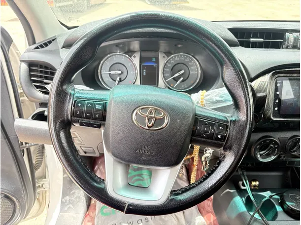 Car image 18