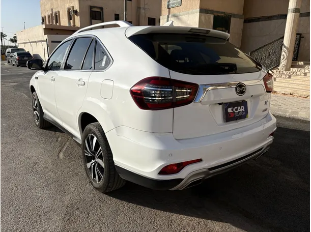 Car image 7