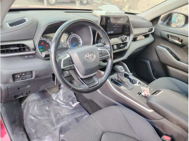Car image 13