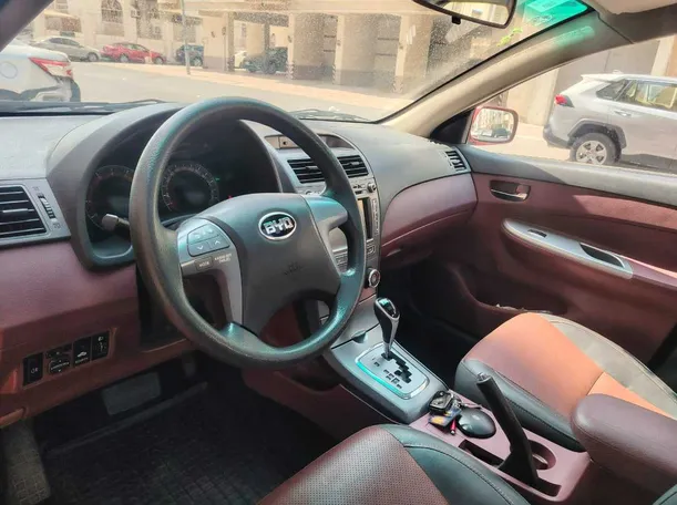 Car image 13
