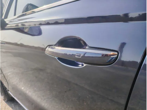 Car image 32