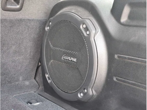 Car image 18