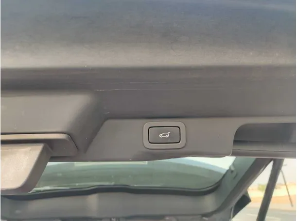 Car image 33