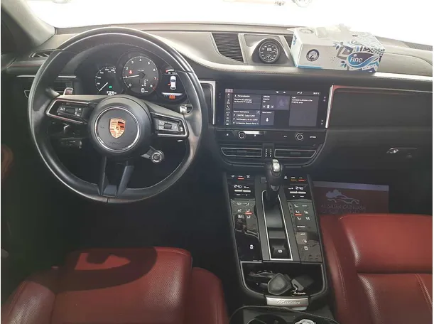 Car image 17