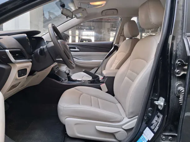 Car image 11