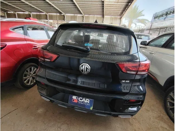 Car image 6
