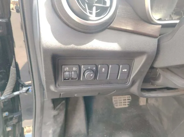Car image 33
