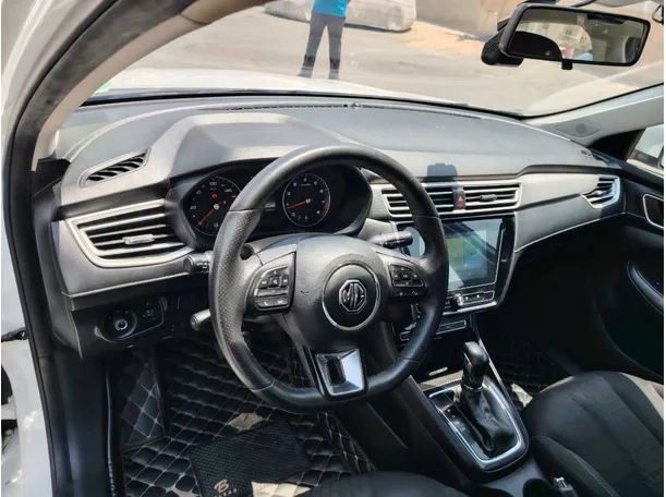 Car image 11