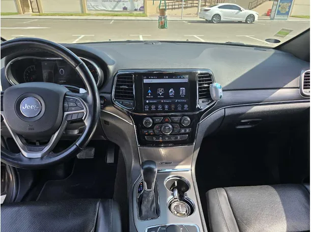 Car image 15