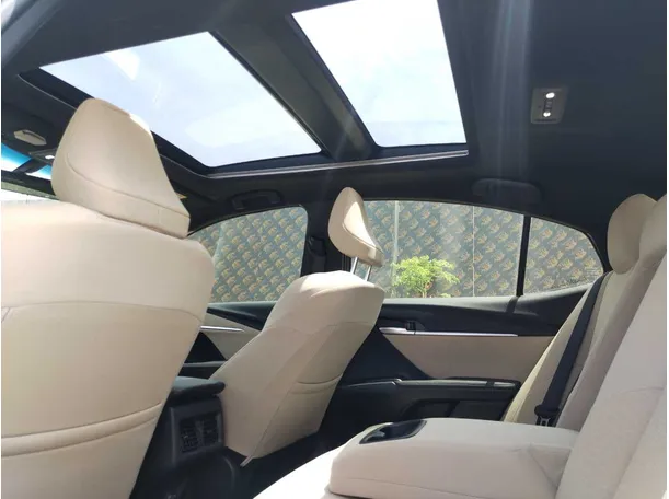 Car image 20