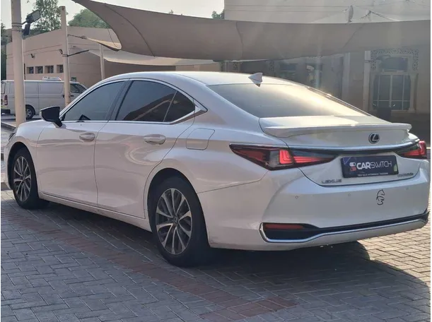 Car image 7