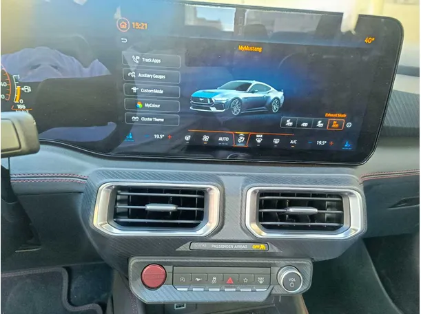 Car image 19