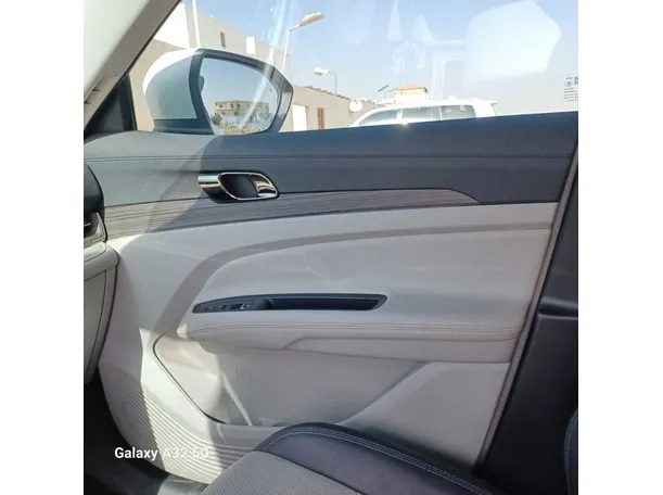 Car image 32