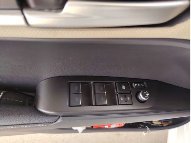 Car image 29