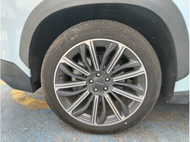 Car image 10