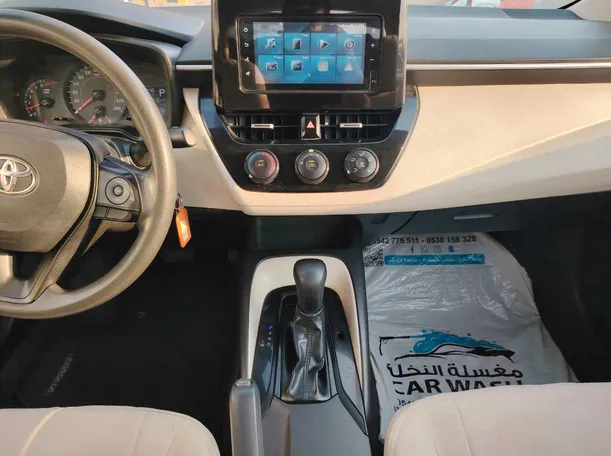 Car image 18