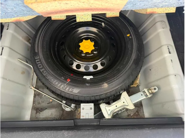 Car image 29