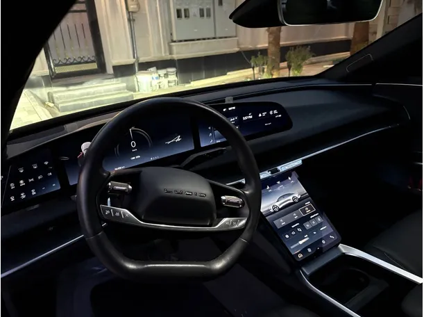 Car image 11