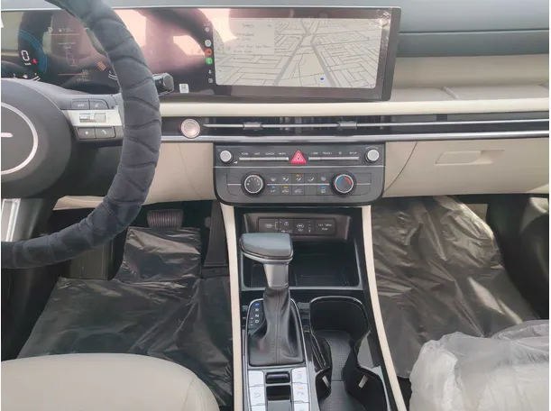 Car image 18
