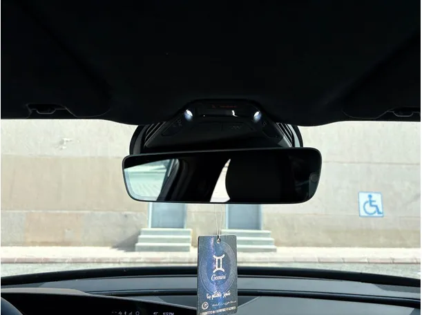 Car image 30