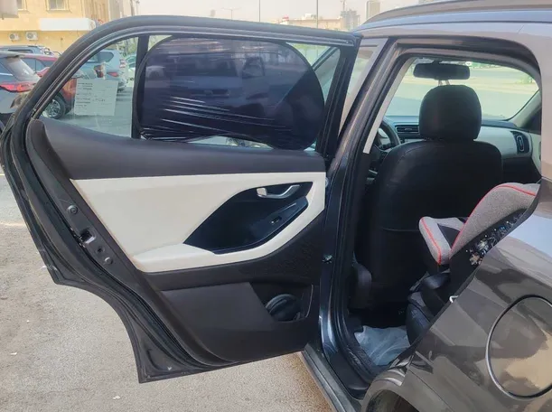 Car image 13
