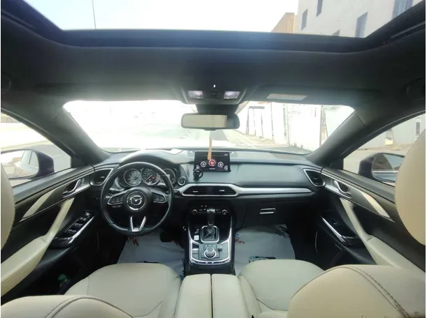 Car image 18