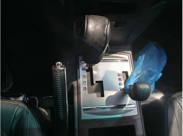 Car image 25