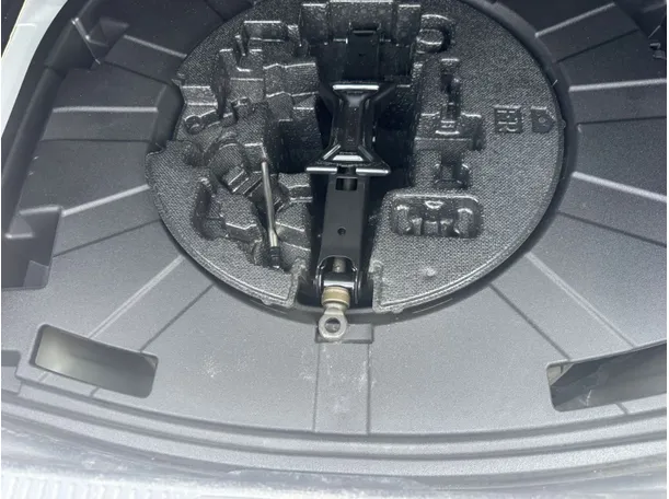Car image 20