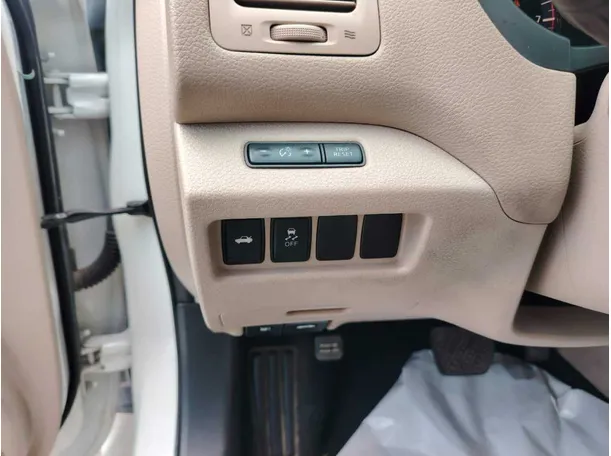 Car image 40
